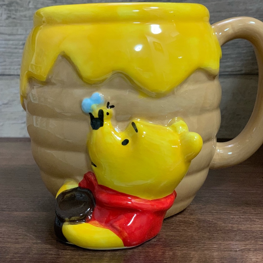 Cute 🥰 Silver Buffalo Disney Winnie the Pooh Honey Pot Sculpted Ceramic Mug 23oz
